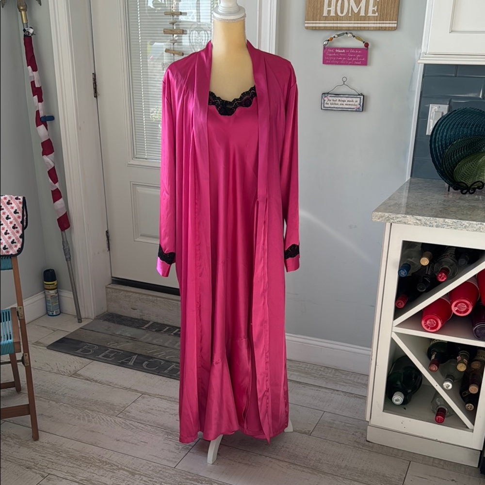 Two piece négligée set satin